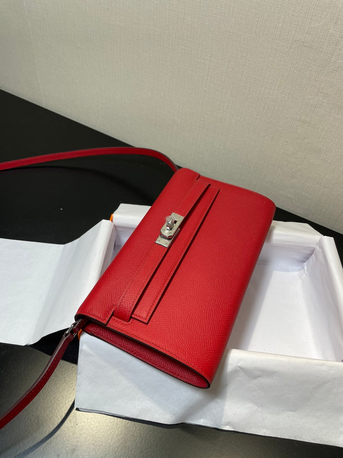 Kelly WOC 20.5 rojo Epsom herrajes plateados