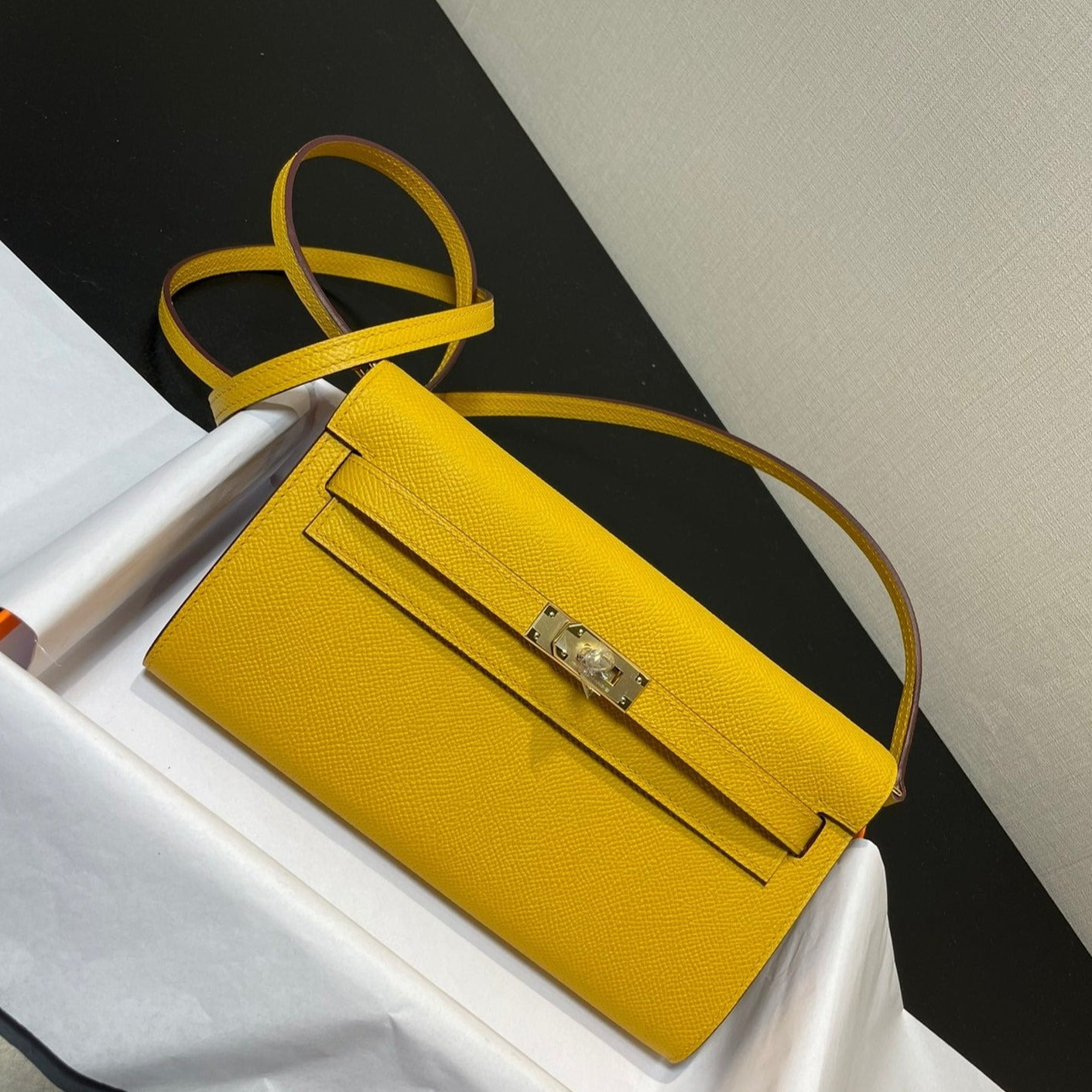 Kelly WOC 20.5 amarillo Epsom Gold Hardware