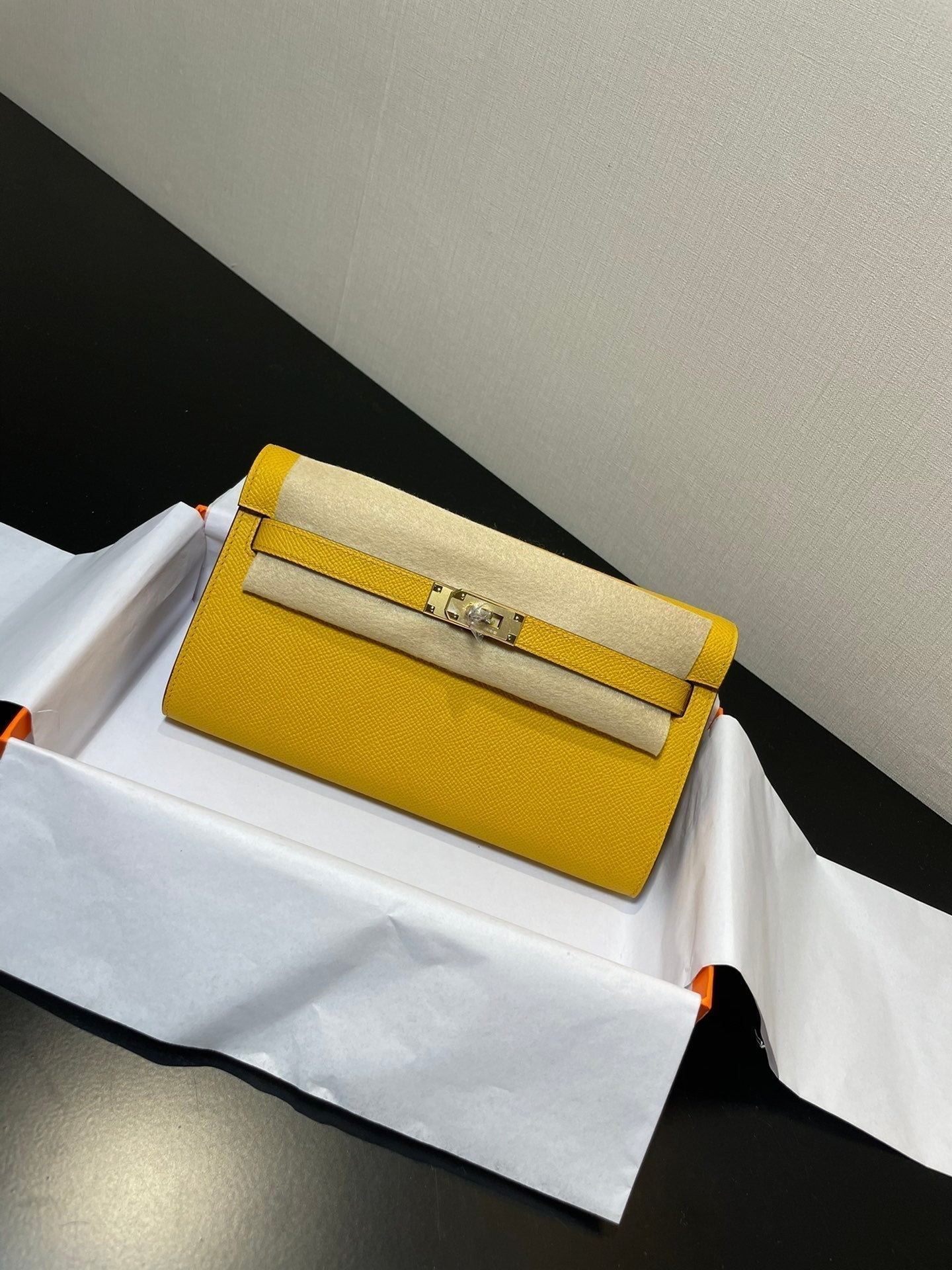 Kelly WOC 20.5 amarillo Epsom Gold Hardware