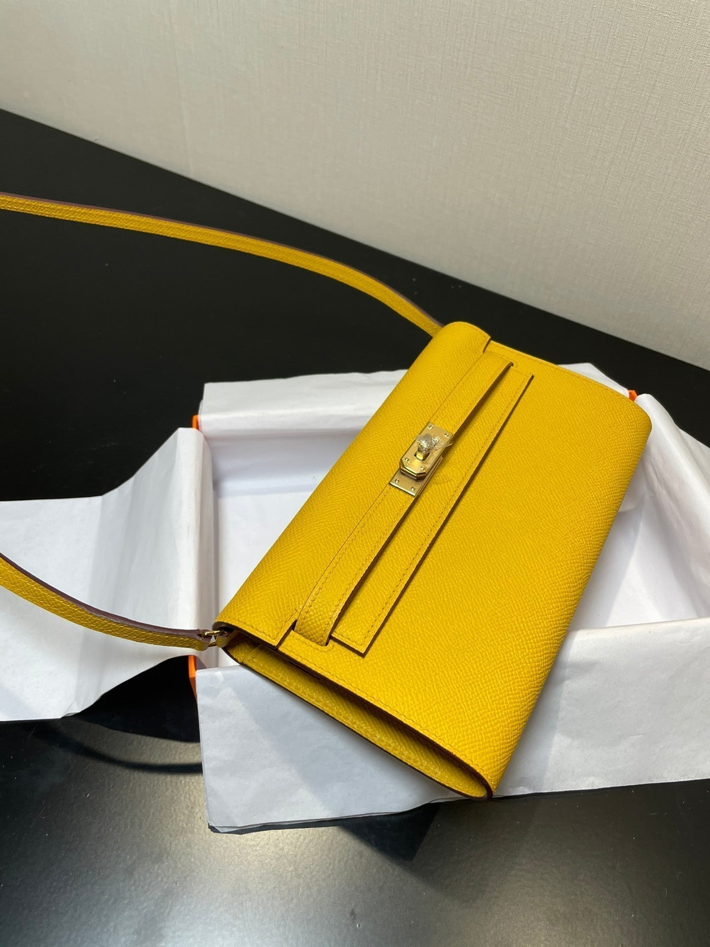 Kelly WOC 20.5 amarillo Epsom Gold Hardware