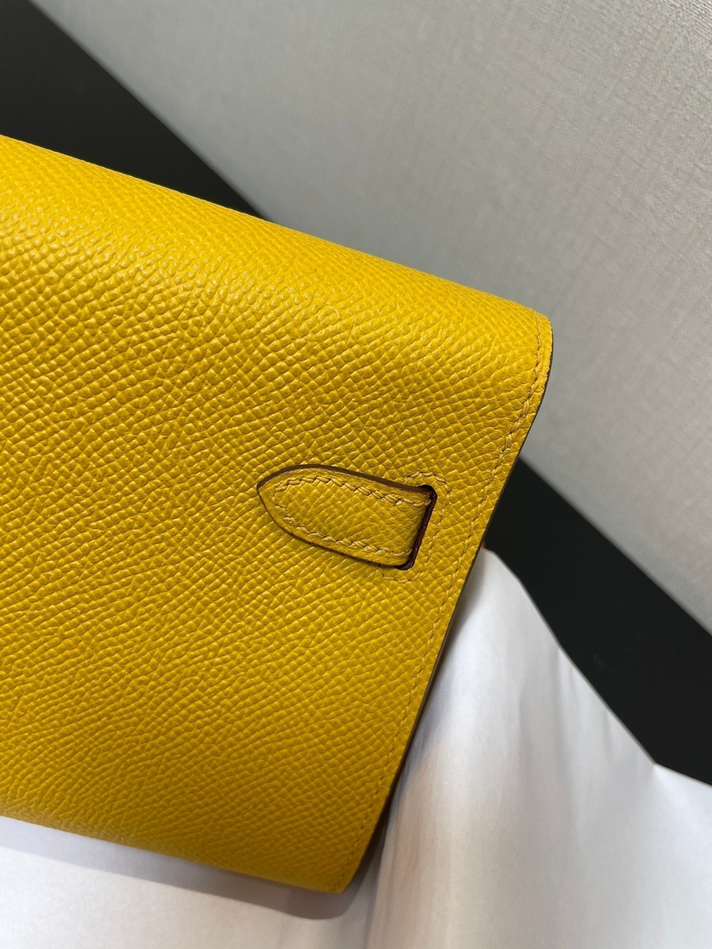 Kelly WOC 20.5 amarillo Epsom Gold Hardware