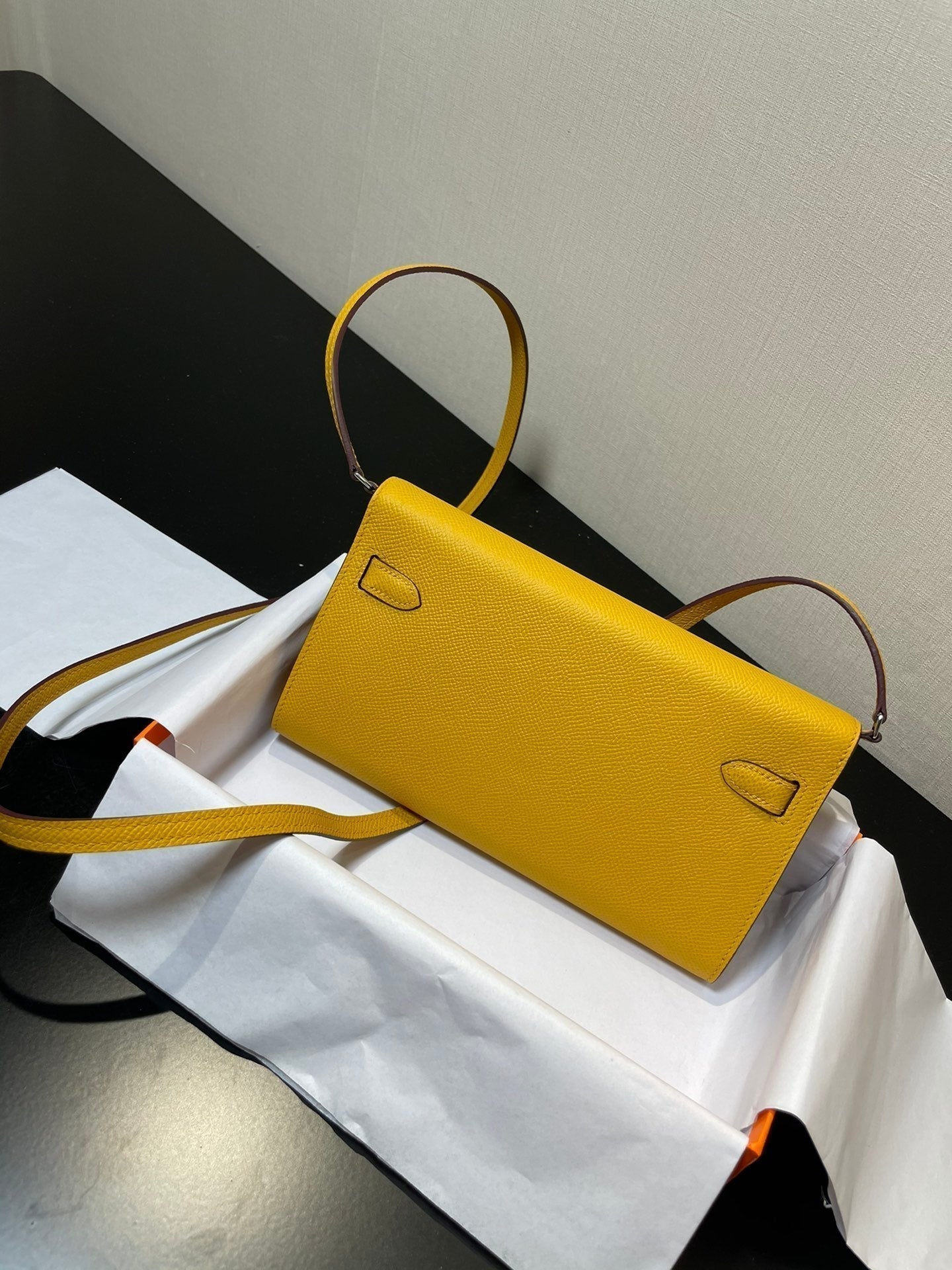 Kelly WOC 20.5 amarillo Epsom herrajes plateados