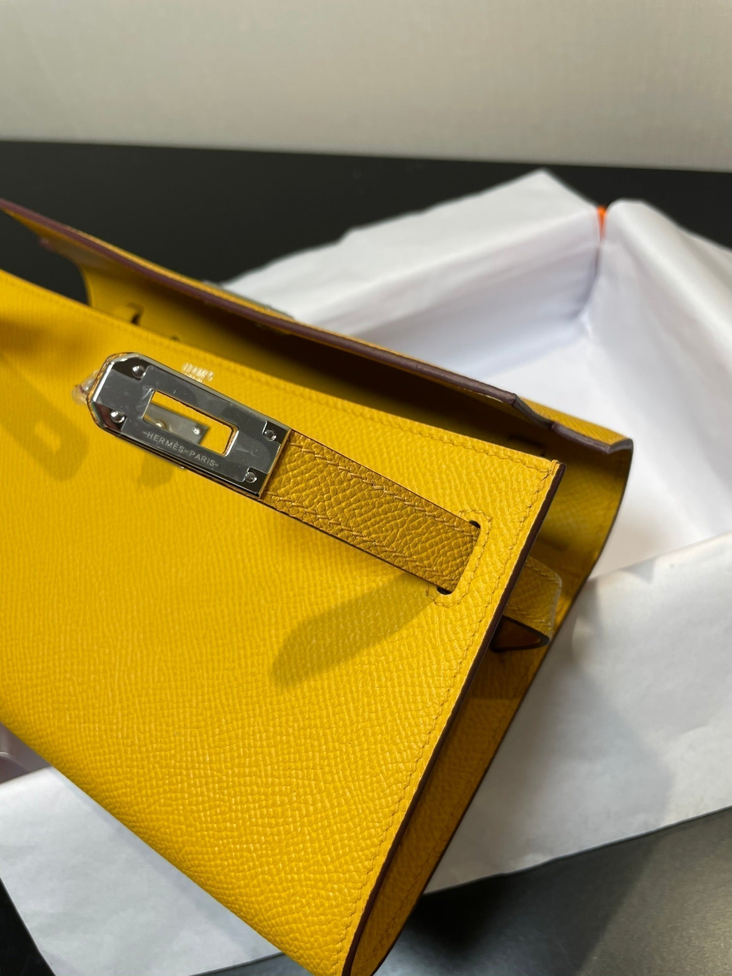 Kelly WOC 20.5 amarillo Epsom herrajes plateados