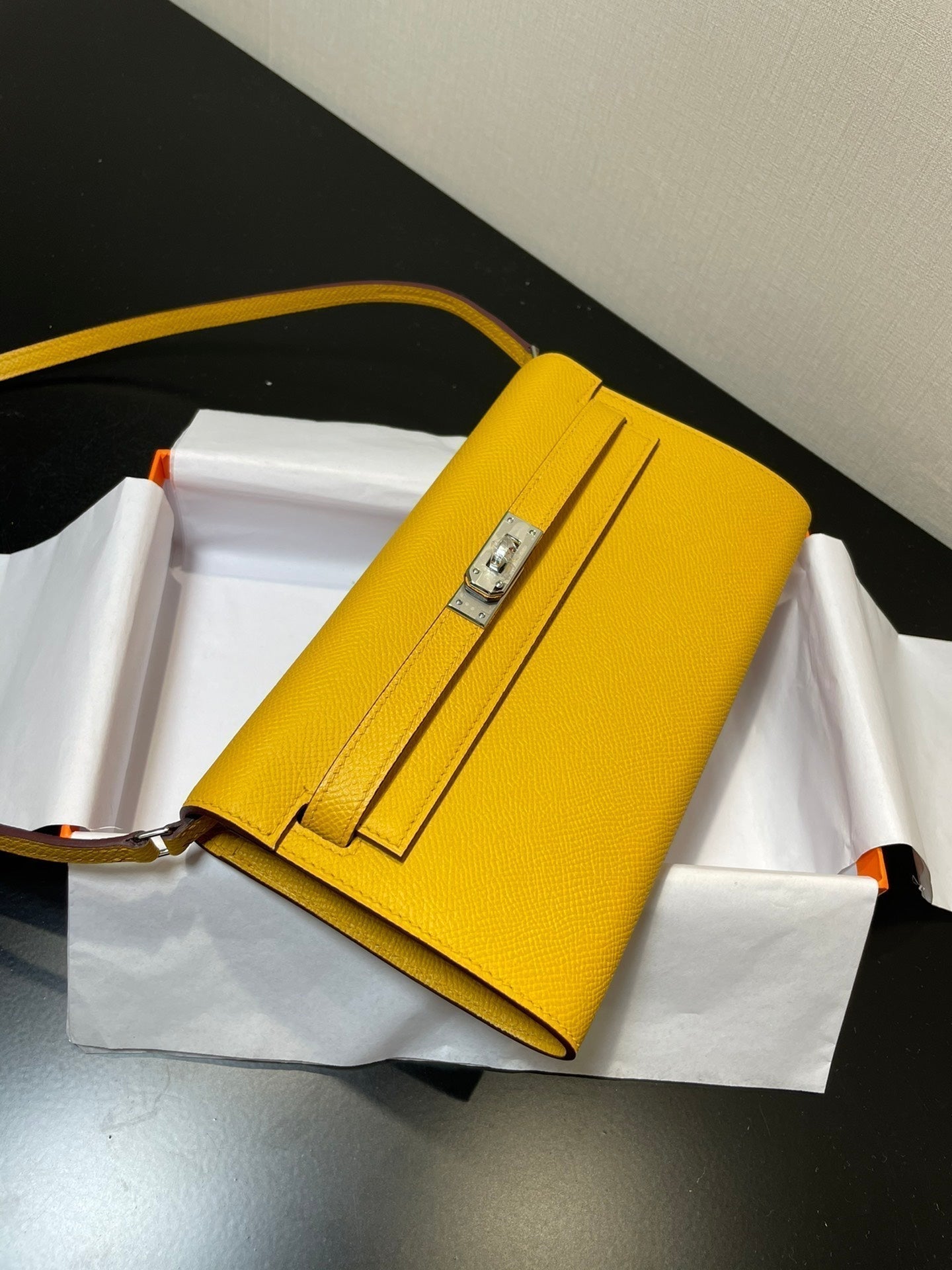 Kelly WOC 20.5 amarillo Epsom herrajes plateados