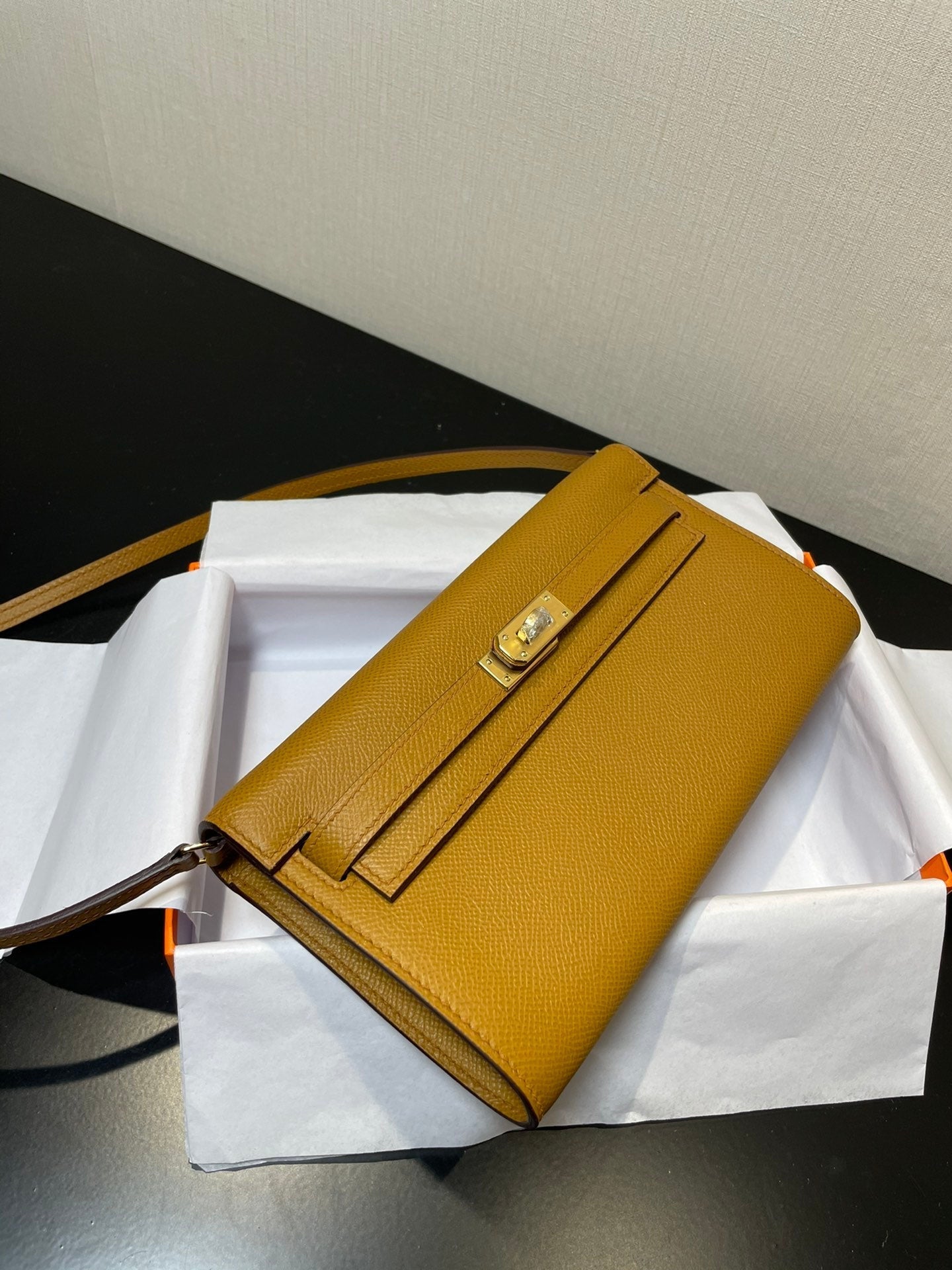 Kelly WOC 20.5 Kraft Epsom Gold Hardware