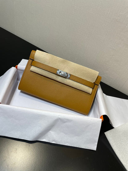 Cartera Kelly To Go de 20,5" Kraft Epsom con herrajes plateados
