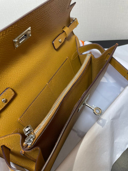 Cartera Kelly To Go de 20,5" Kraft Epsom con herrajes plateados