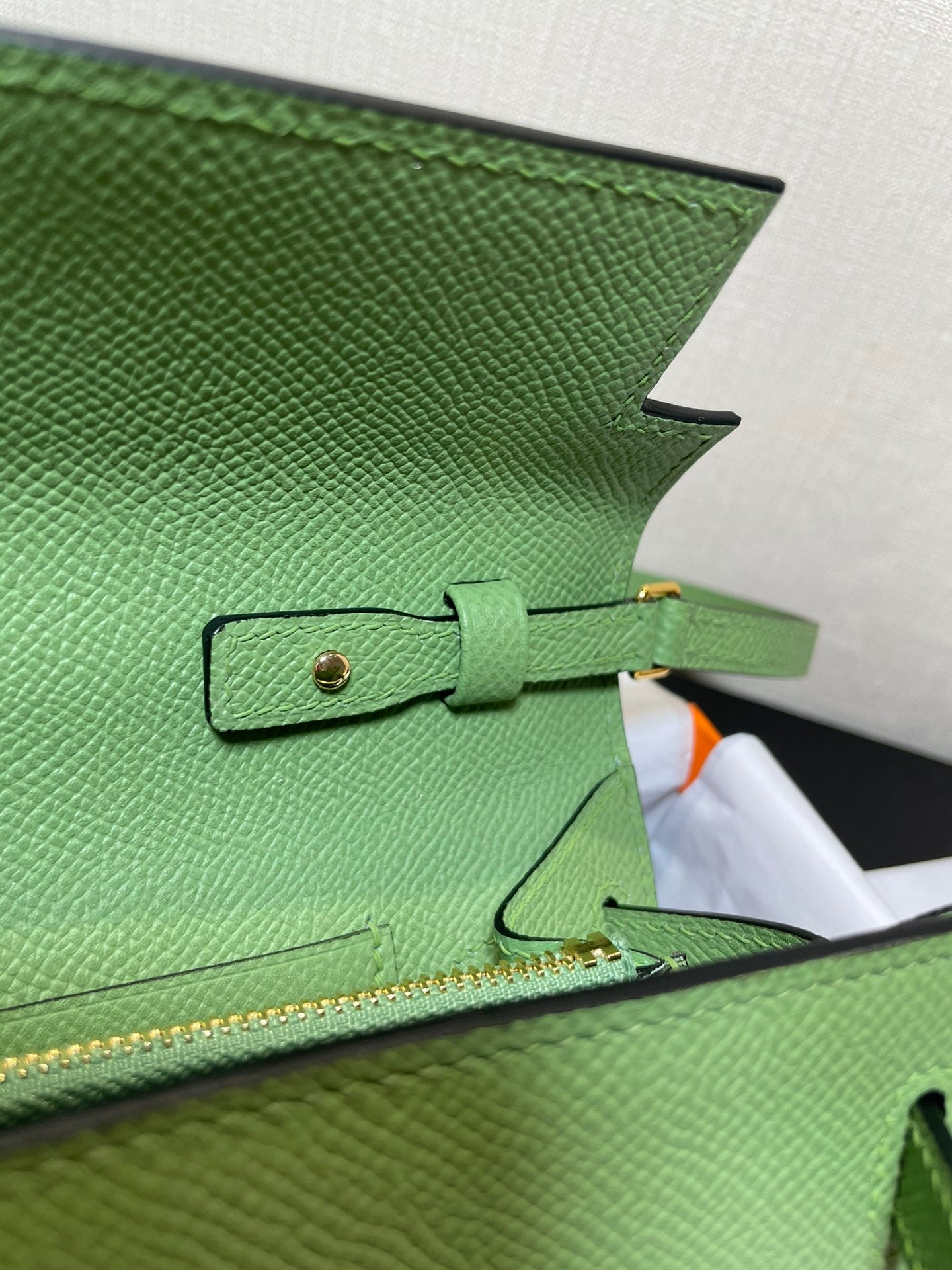 Kelly WOC 20.5 verde Epsom con herrajes dorados