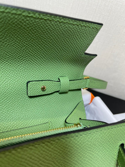 Kelly WOC 20.5 verde Epsom con herrajes dorados