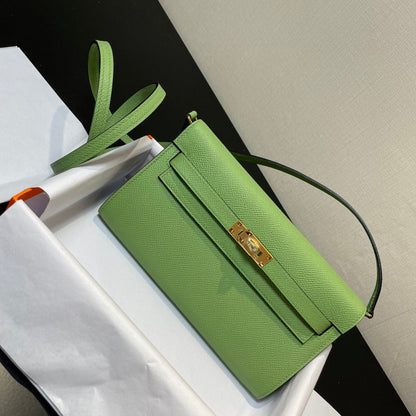 Cartera Kelly To Go de 20,5" con hardware dorado Epsom verde