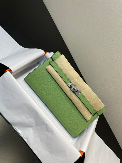 Kelly WOC 20.5 verde Epsom con herrajes plateados