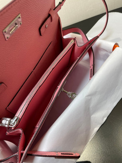 Cartera Kelly To Go de 20,5" con herrajes plateados Epsom en color rosa