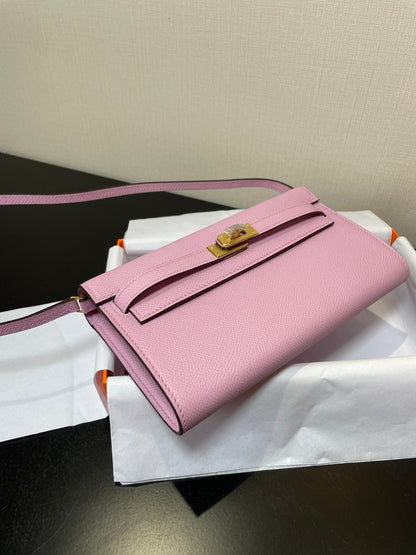Cartera Kelly To Go de 20,5" rosa claro con herrajes dorados Epsom
