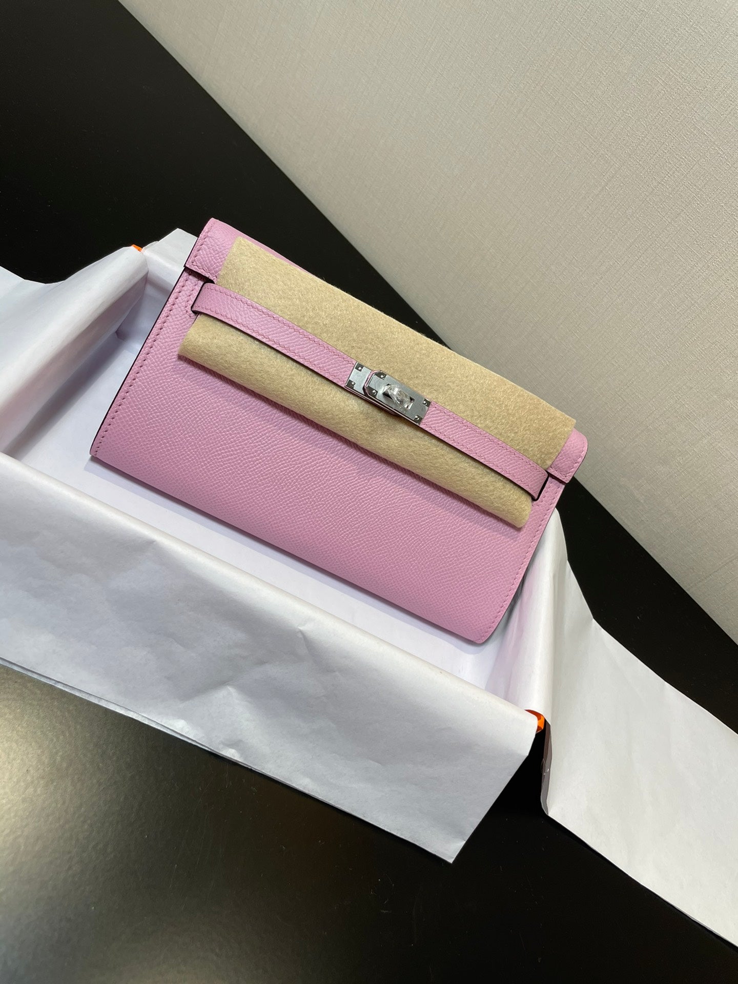 Cartera Kelly To Go de 20,5" rosa claro con herrajes plateados Epsom