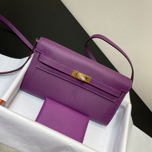 Cartera Kelly To Go de 20,5" morada con herrajes dorados Epsom