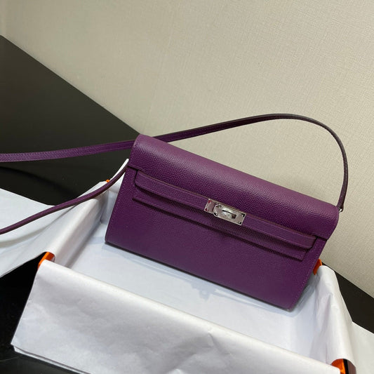 Cartera Kelly To Go de 20,5" morada con herrajes plateados Epsom