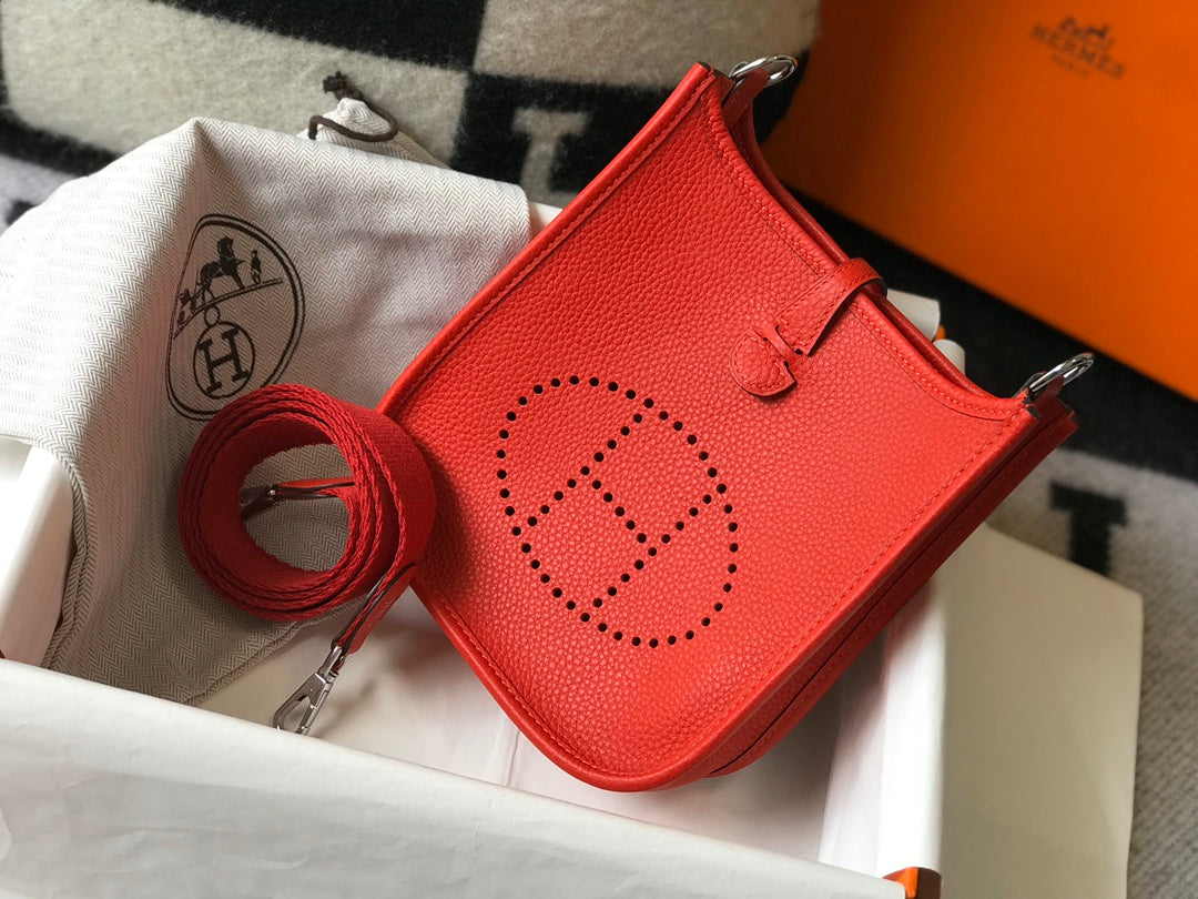 Mini Evelyne 18 cm Togo rojo Herrajes plateados