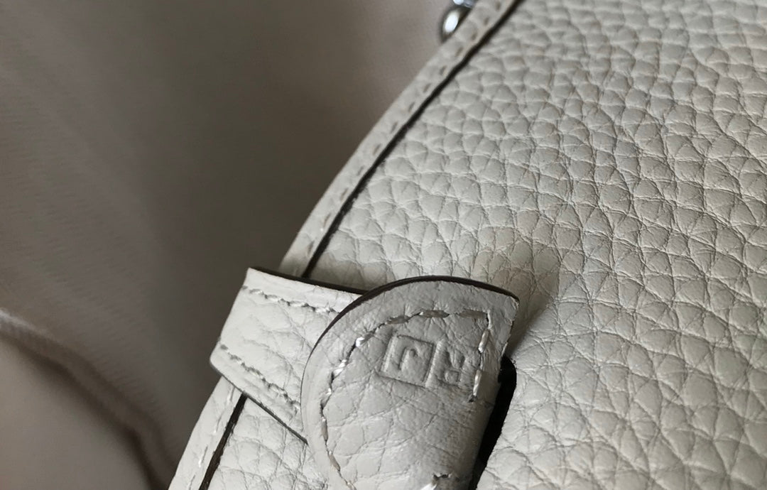 Mini Evelyne 18 cm gris claro Togo herrajes plateados