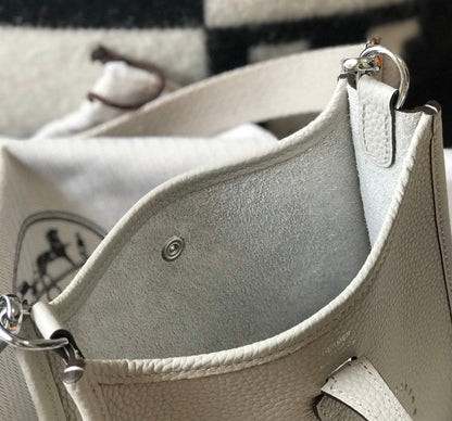Mini Evelyne 18 cm gris claro Togo herrajes plateados