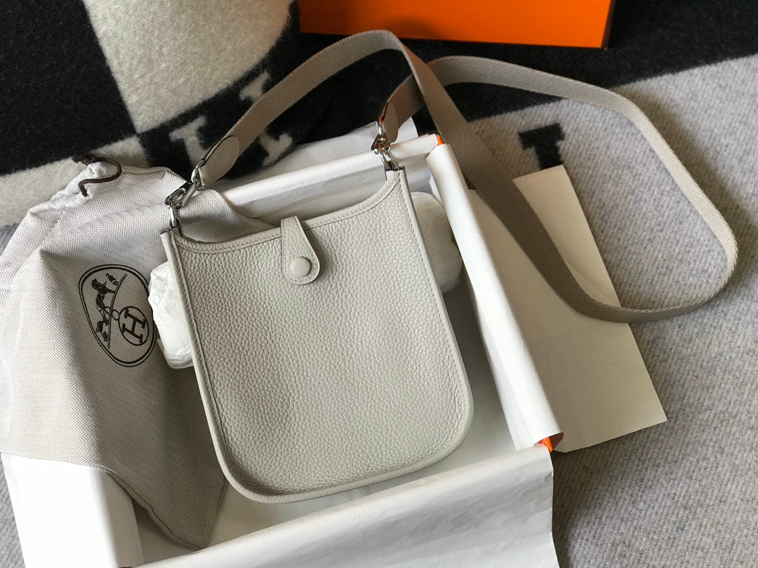 Mini Evelyne 18 cm gris claro Togo herrajes plateados