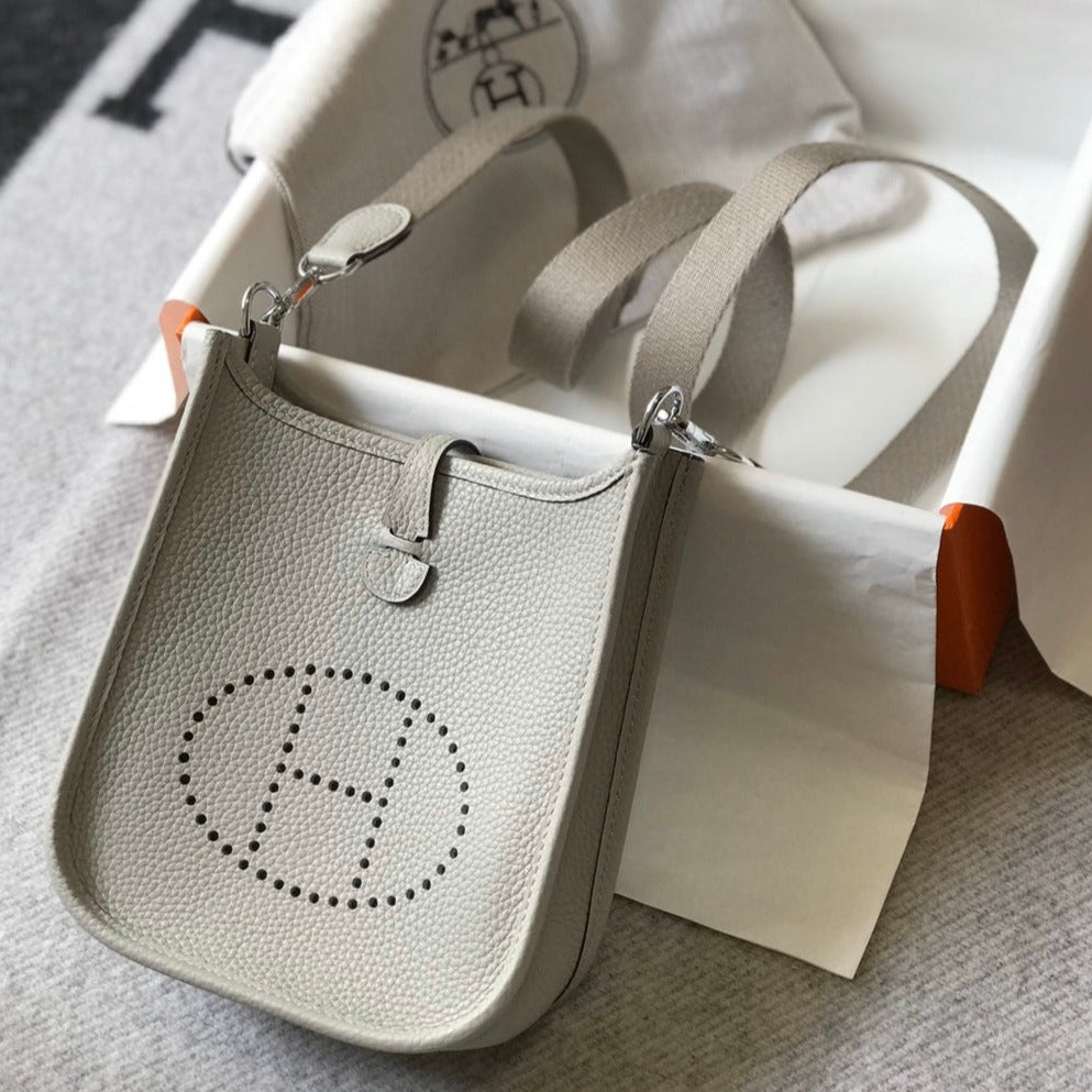 Mini Evelyne 18 cm gris claro Togo herrajes plateados