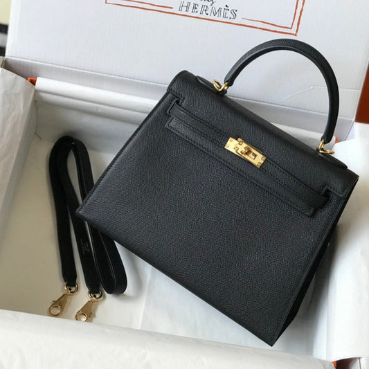 Hm Kelly 32 cm, cuero Epsom negro, herrajes dorados