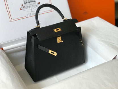 Hm Kelly 32 cm, cuero Epsom negro, herrajes dorados
