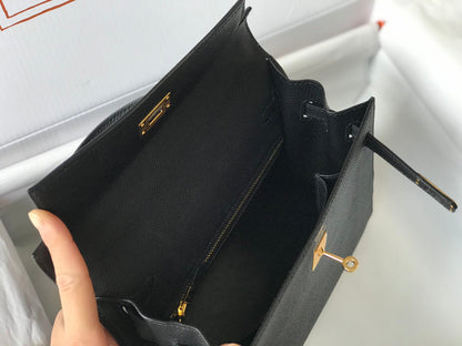 Hm Kelly 32 cm, cuero Epsom negro, herrajes dorados