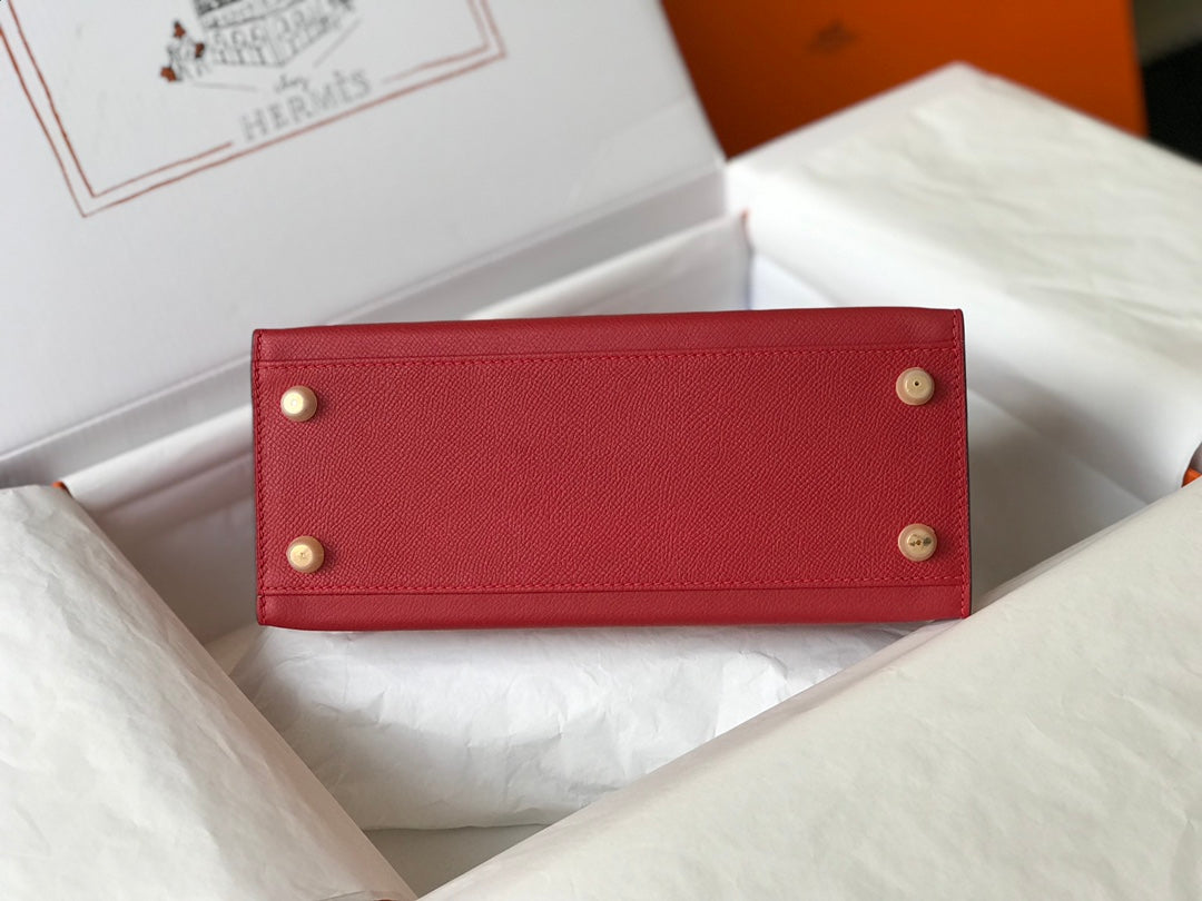 HM Kelly 32 cm, cuero Epsom rojo oscuro, herrajes dorados