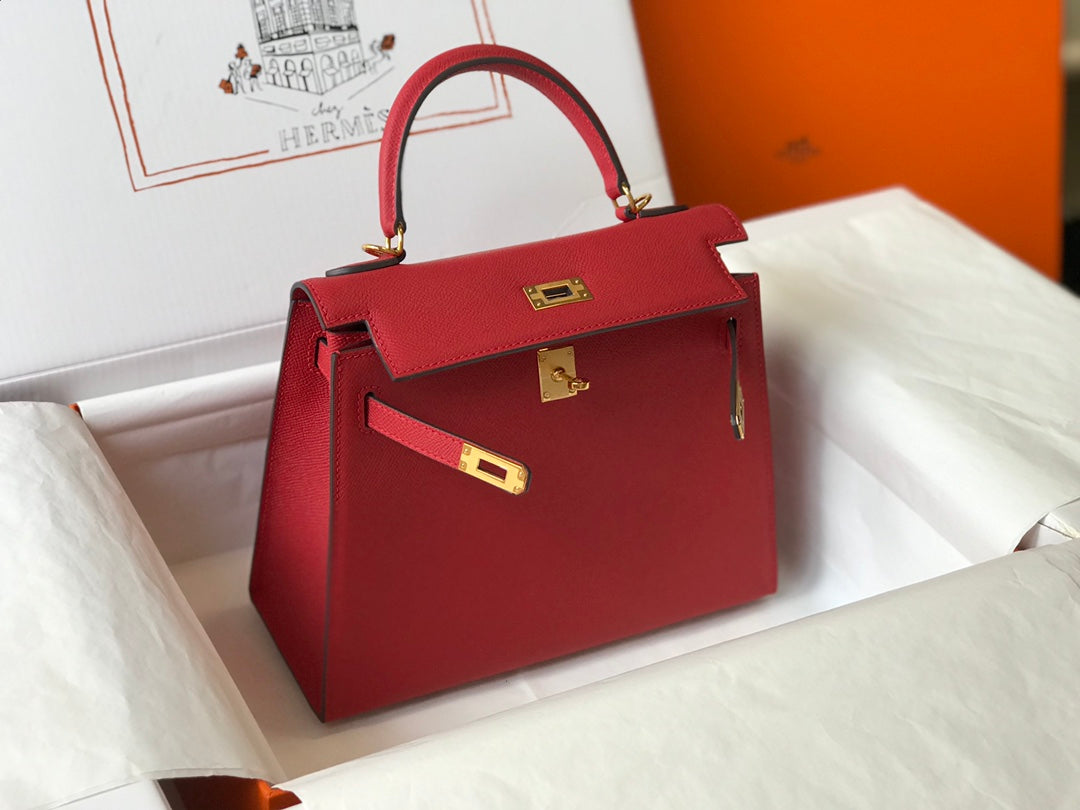 HM Kelly 32 cm, cuero Epsom rojo oscuro, herrajes dorados