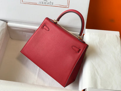 HM Kelly 32 cm, cuero Epsom rojo oscuro, herrajes dorados