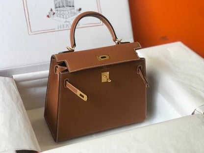 Hm Kelly 32 cm, cuero Epsom marrón oscuro, herrajes dorados