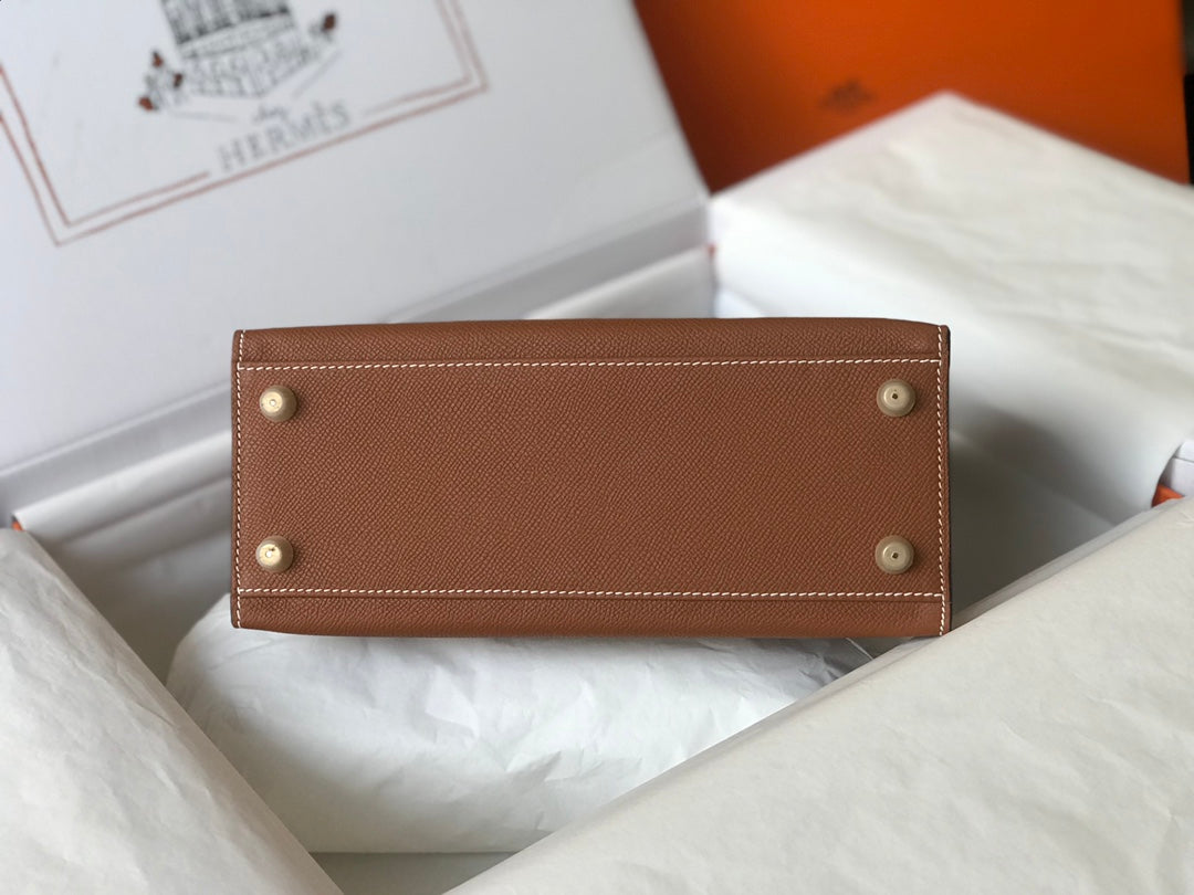 Hm Kelly 32 cm, cuero Epsom marrón oscuro, herrajes dorados