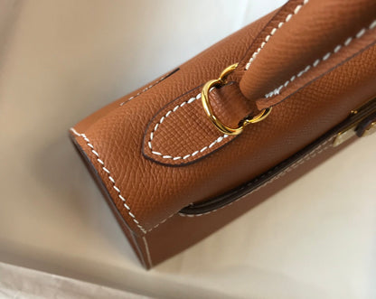 Hm Kelly 32 cm, cuero Epsom marrón oscuro, herrajes dorados