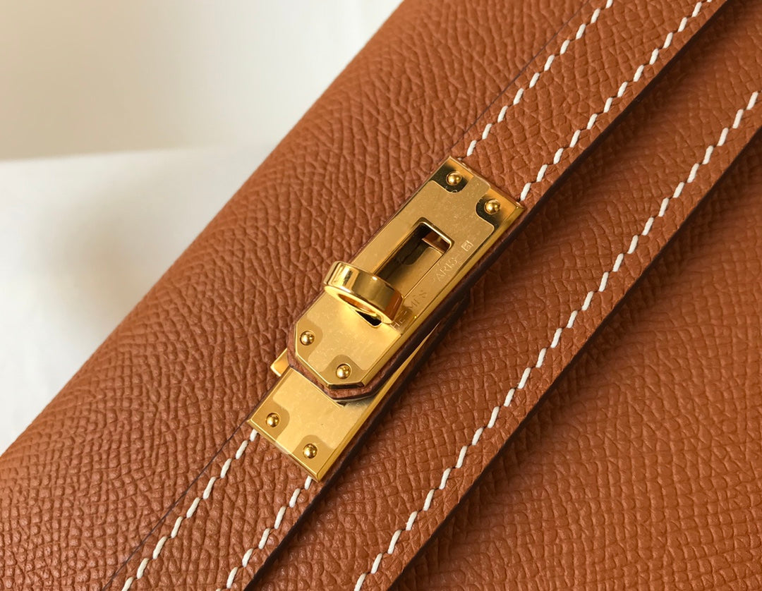 Hm Kelly 32 cm, cuero Epsom marrón oscuro, herrajes dorados