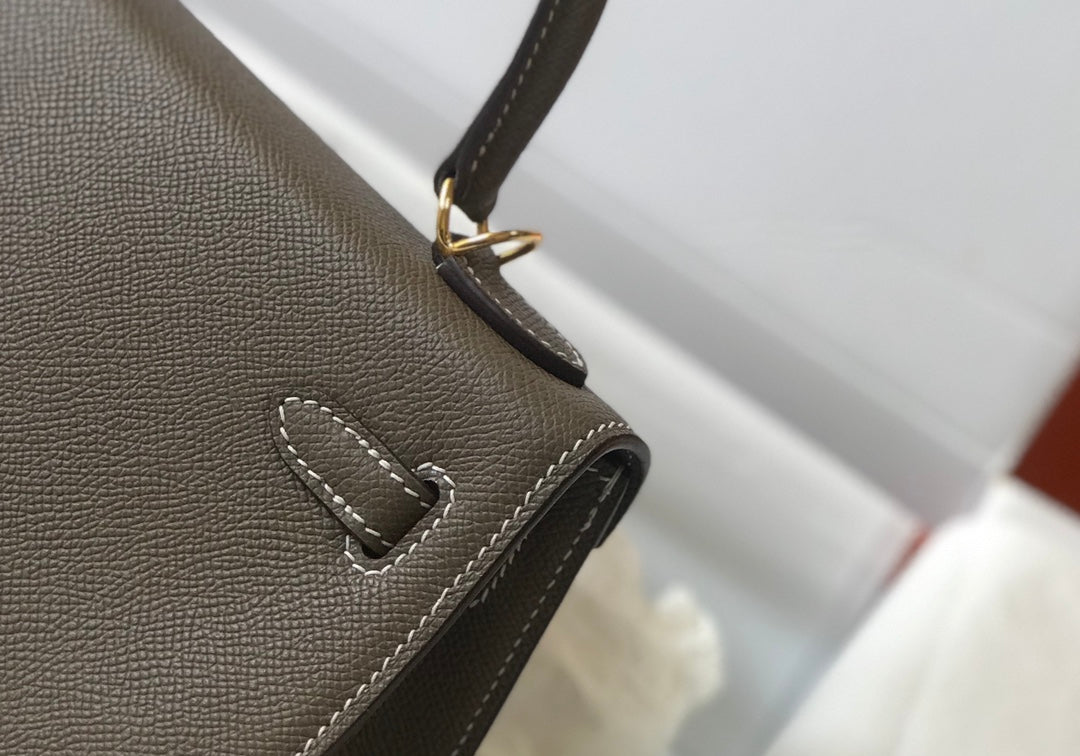 Bolso bandolera hm kelly de 32 cm con herrajes dorados en cuero Epsom