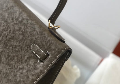 Bolso bandolera hm kelly de 32 cm con herrajes dorados en cuero Epsom