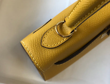 HM Kelly 32 cm, cuero Epsom amarillo, herrajes dorados