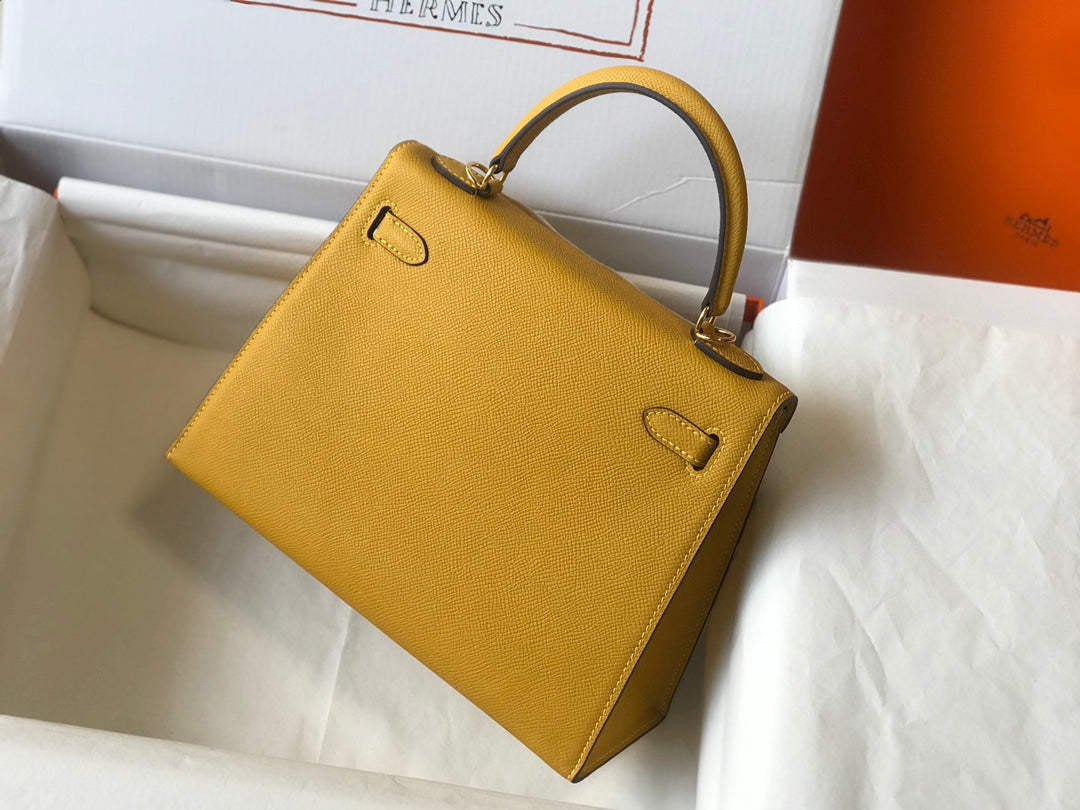 HM Kelly 32 cm, cuero Epsom amarillo, herrajes dorados