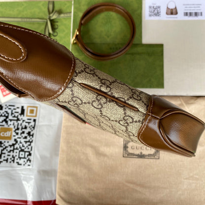 Bolso pequeño gg jackie de 28 cm en lona beige con monograma de piel de becerro marrón