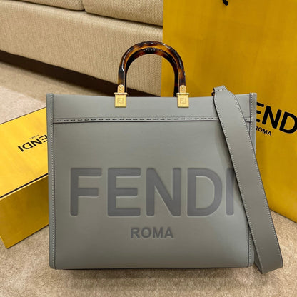 BOLSO TOTE GRANDE SHINE 35 EN PIEL DE BECERRO GRIS SOMBRA