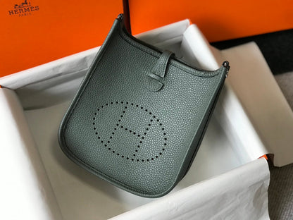 Mini Evelyne 18 cm Verde Almendra Togo Herrajes Plateados