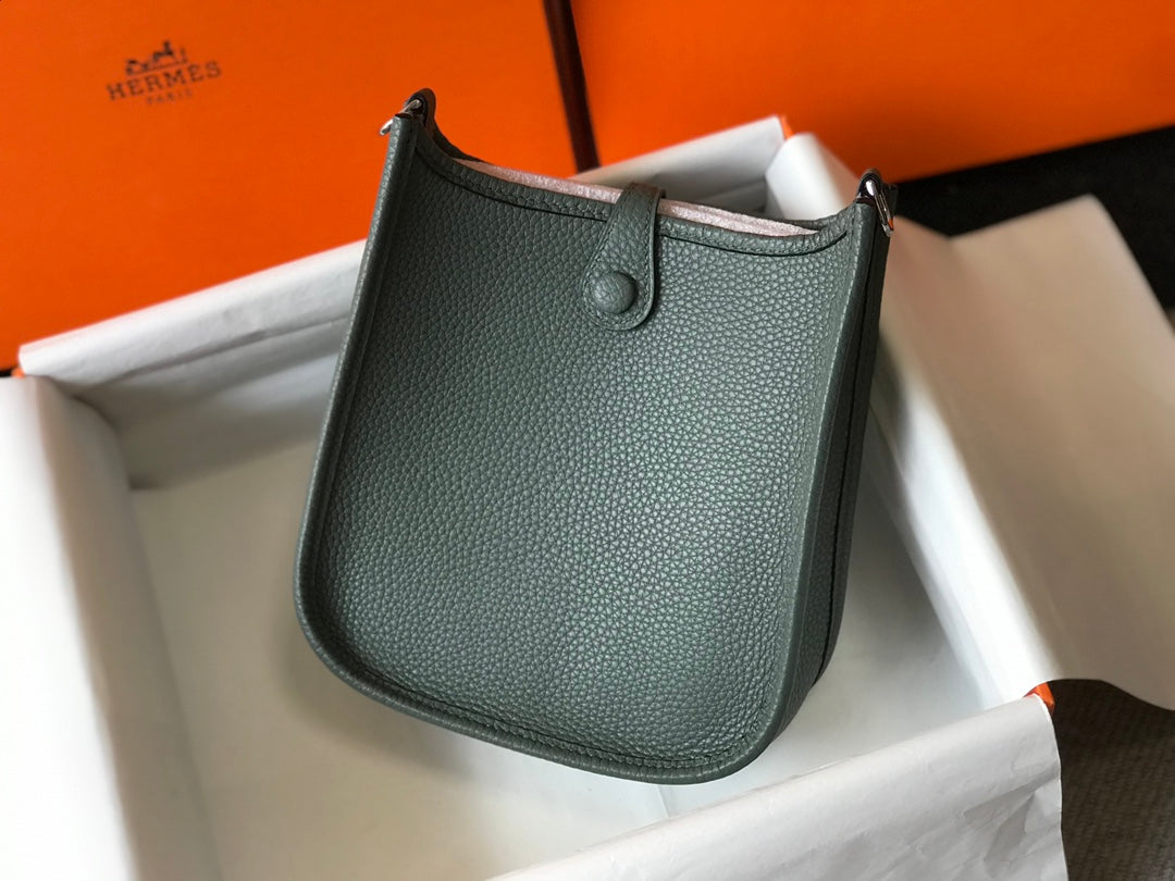 Mini Evelyne 18 cm Verde Almendra Togo Herrajes Plateados