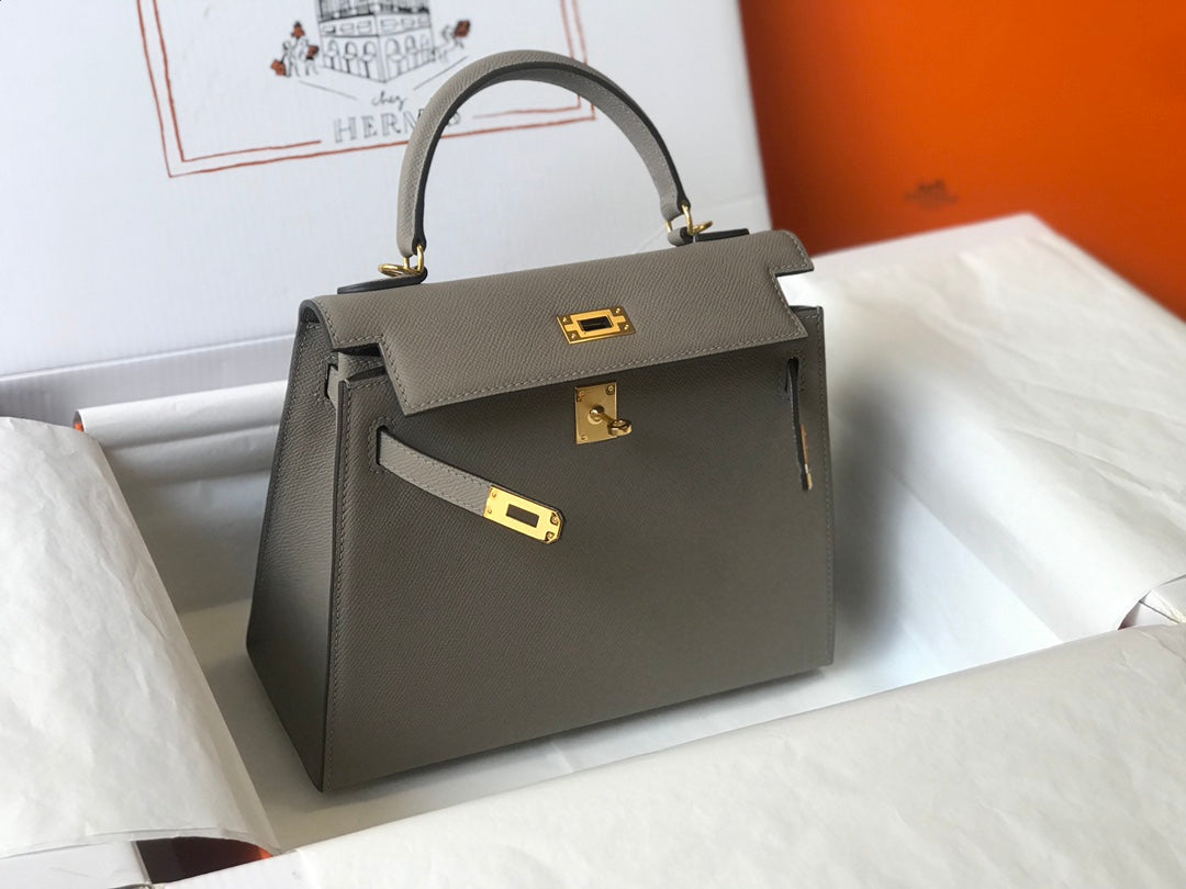 Hm Kelly 32 cm, cuero Epsom gris oscuro, herrajes dorados