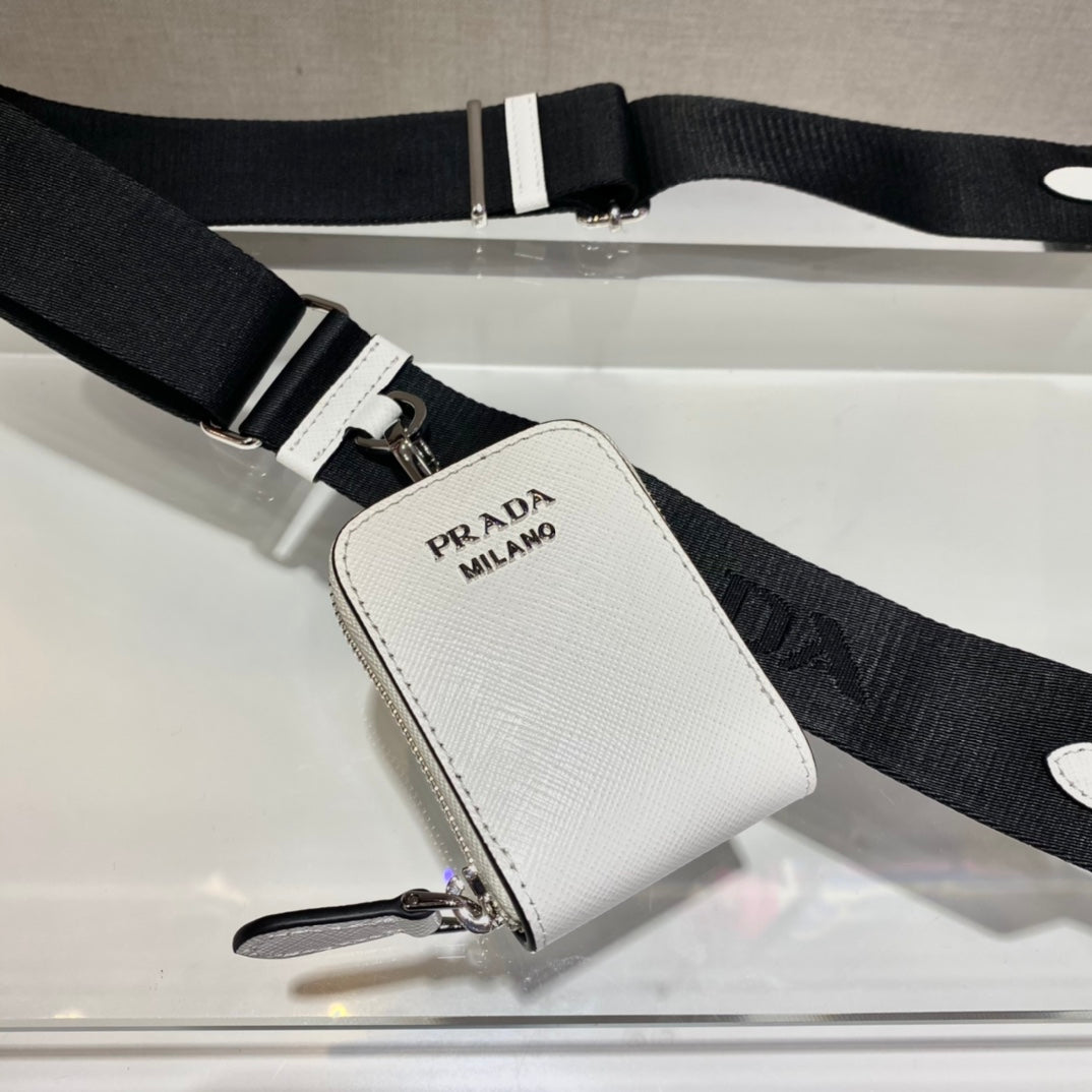 BOLSO SOBRE CON SOLAPA 20 EN PIEL SAFFIANO BLANCA