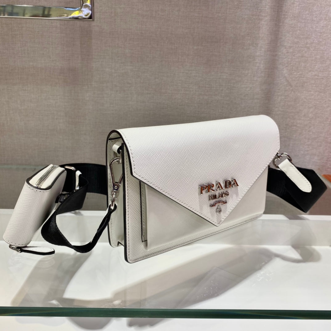 BOLSO SOBRE CON SOLAPA 20 EN PIEL SAFFIANO BLANCA