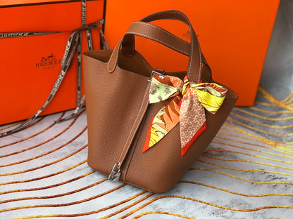 Cerradura picotin 18 dorada Togo shw