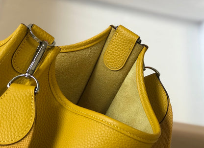 Evelyne 29cm Amarillo Oscuro Togo Shw