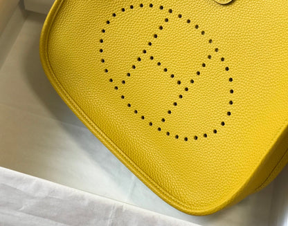 Evelyne 29cm Amarillo Oscuro Togo Shw