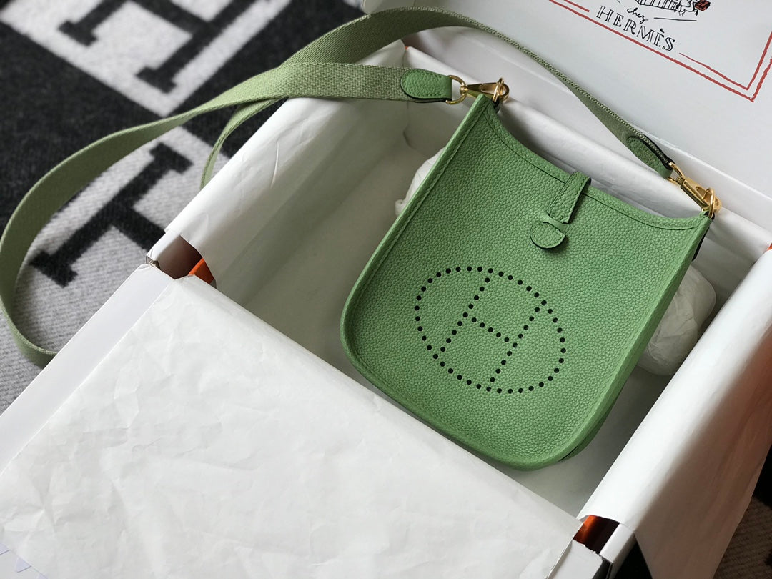Mini Evelyne 18cm Verde Oscuro Togo Ghw